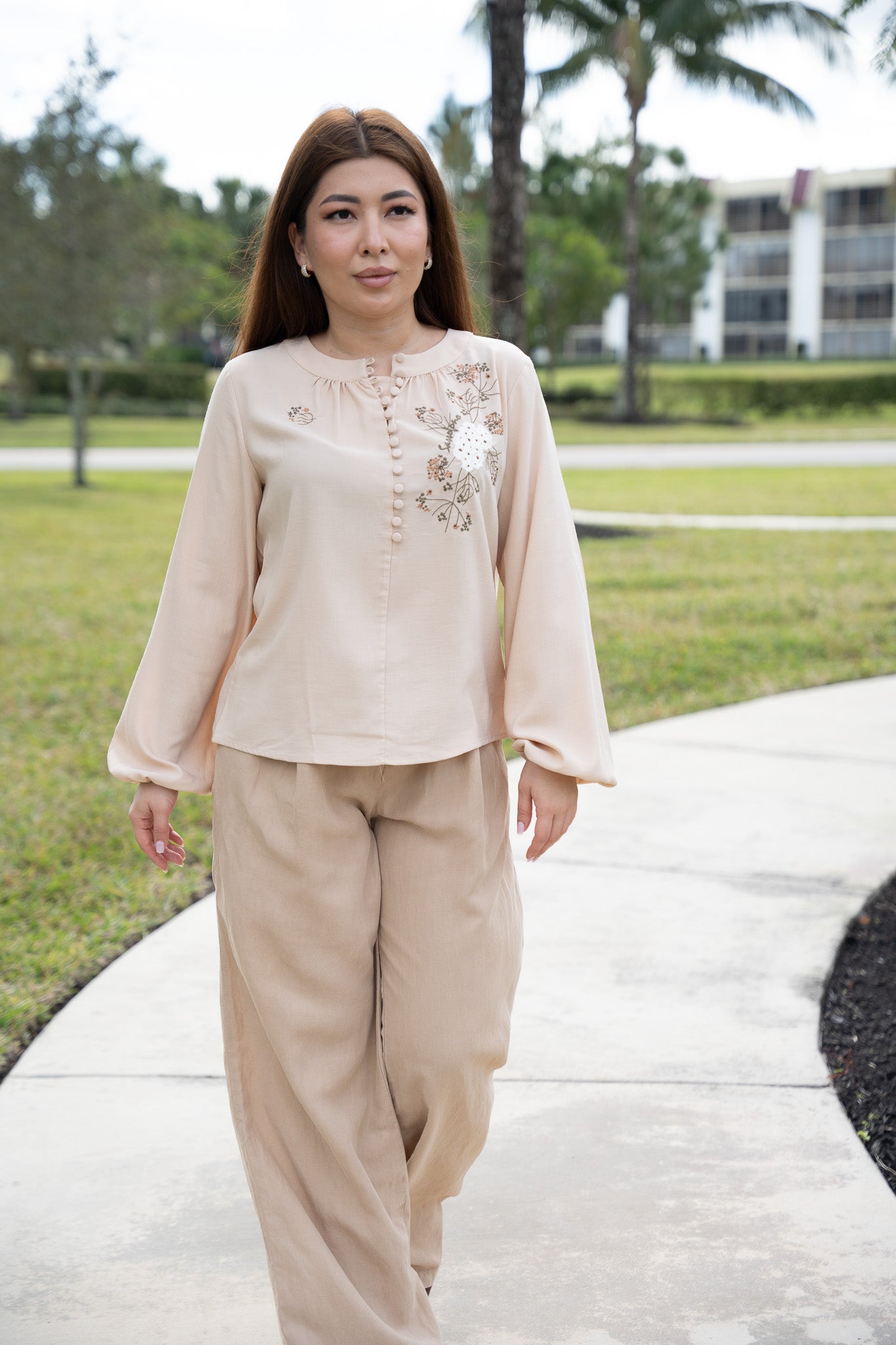 Blouse With Long Sleeves and Floral Emboridery