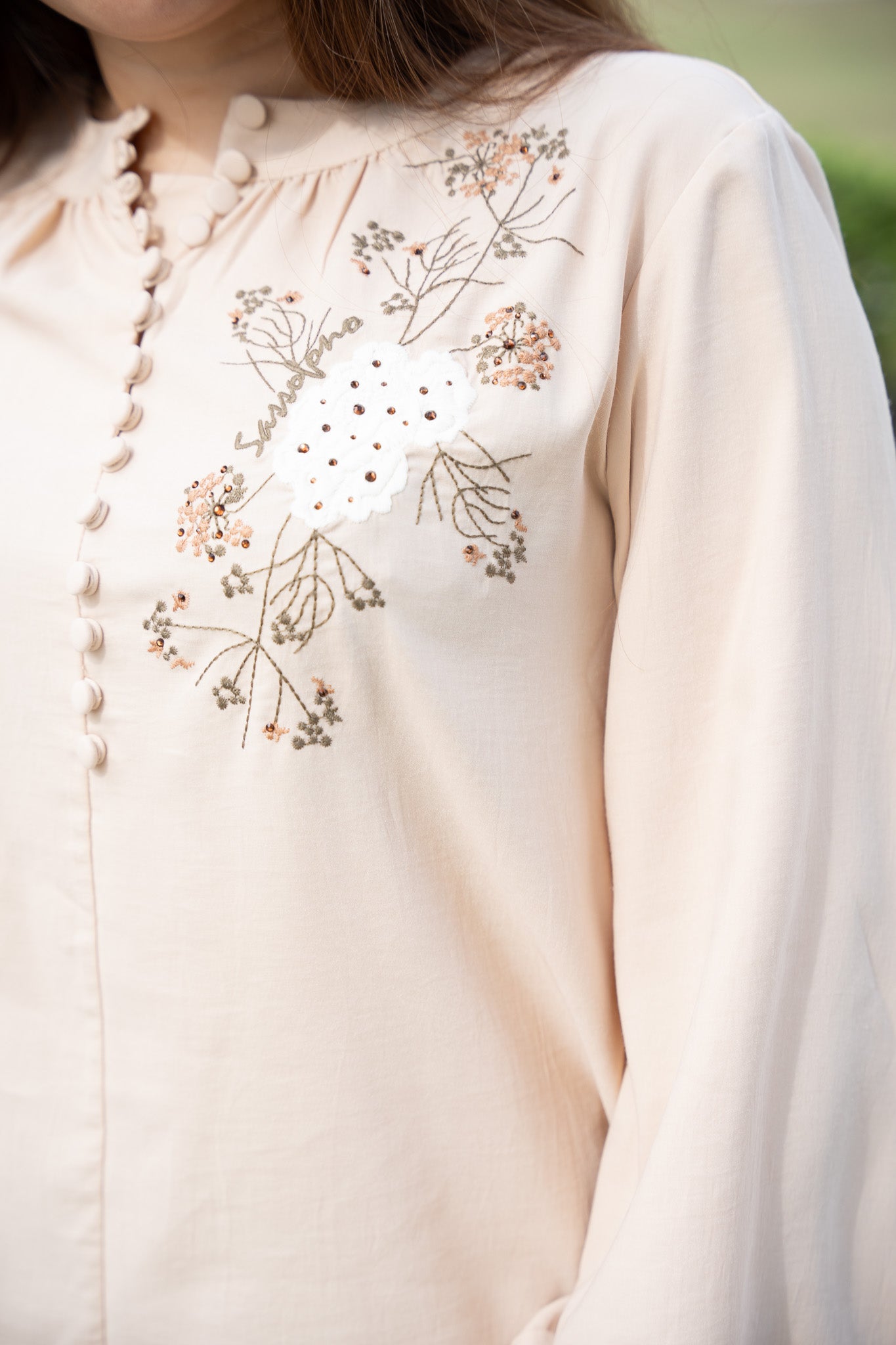 Blouse With Long Sleeves and Floral Emboridery