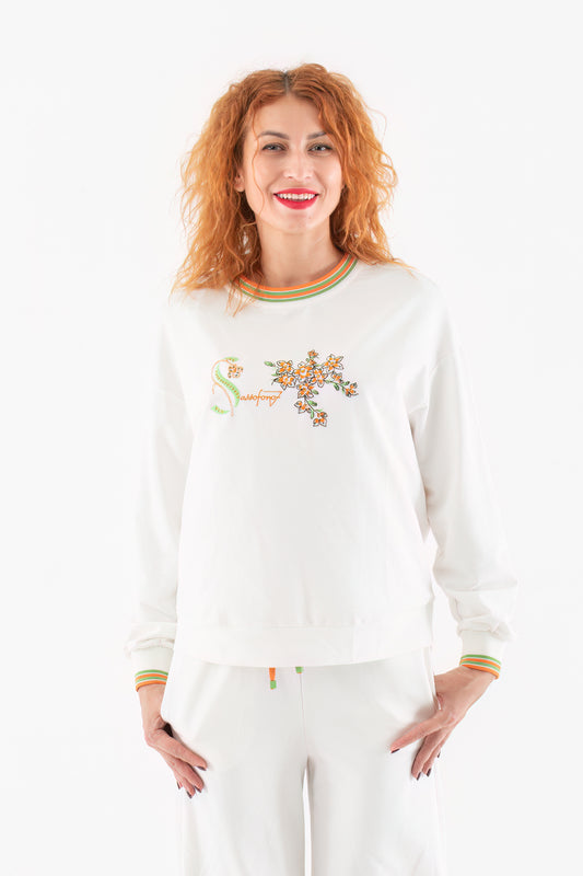 Casual Sweatshirt Top With Floral Embroidery